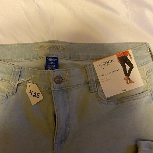 NWT Arizona Jean Co. Denim jeans. Size 13 Juniors. - Picture 5 of 8